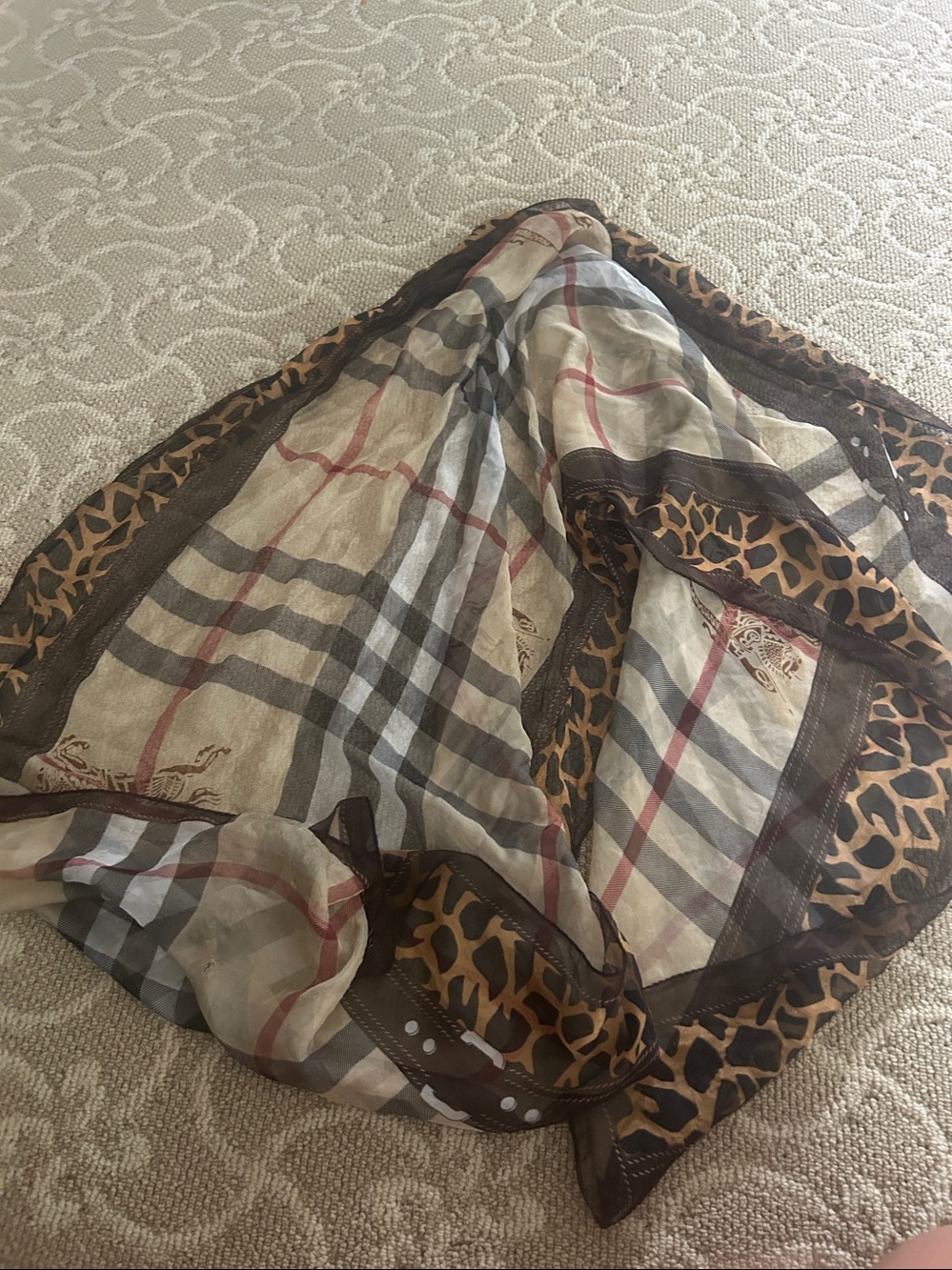 Burberry silk wool blend scarf classic check and animal print rectangular scarf - Picture 2 of 9